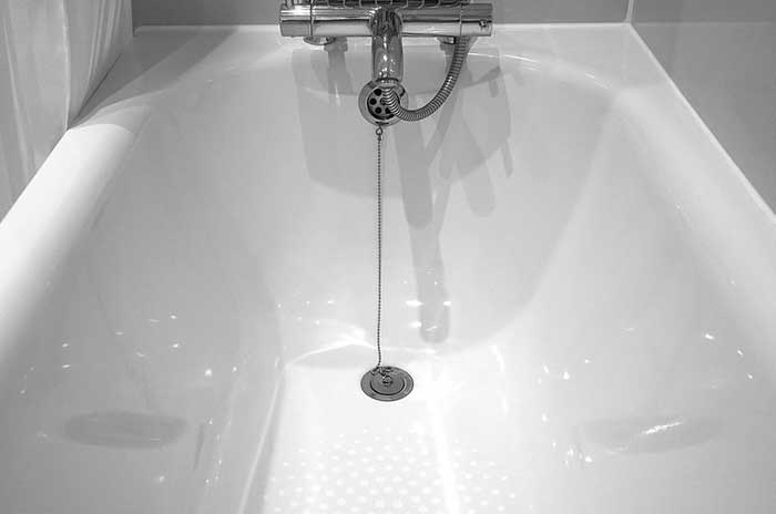 Votre baignoire est bouchée ? Voici les solutions Votre baignoire est bouchée ? Voici les solutions